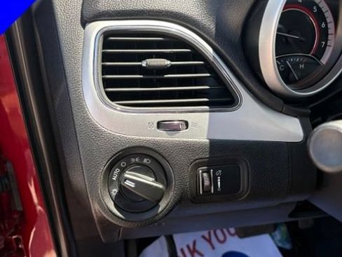 Used 2020 Dodge Journey SE w/ SE Popular Equipment Group FWD image 11