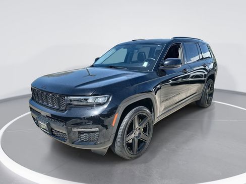Used 2022 Jeep Grand Cherokee L Limited w/ Black Appearance Package image 1