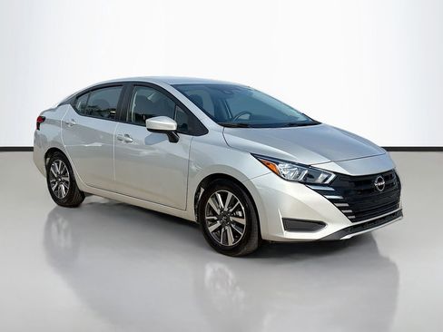 Used 2023 Nissan Versa SV FWD image 3