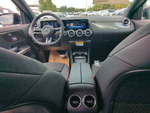 Used 2025 Mercedes-Benz GLA 250 image 2