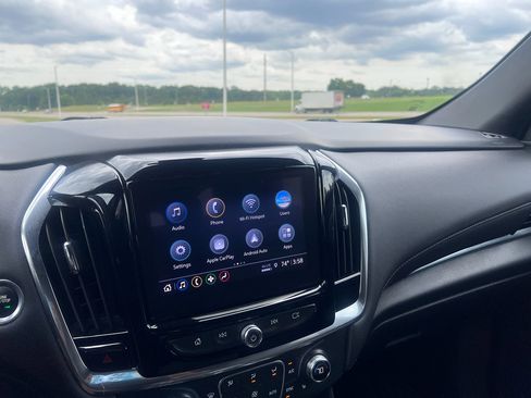 Used 2022 Chevrolet Traverse LT FWD image 20