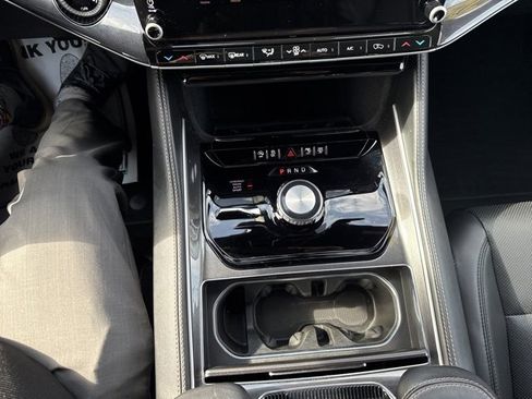 Used 2024 Jeep Wagoneer 4WD image 10