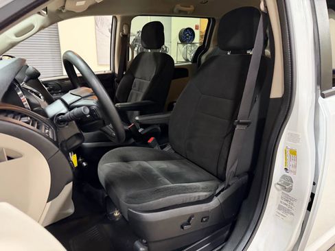Used 2019 Dodge Grand Caravan SE image 43