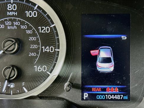 Used 2021 Toyota Corolla LE FWD image 18