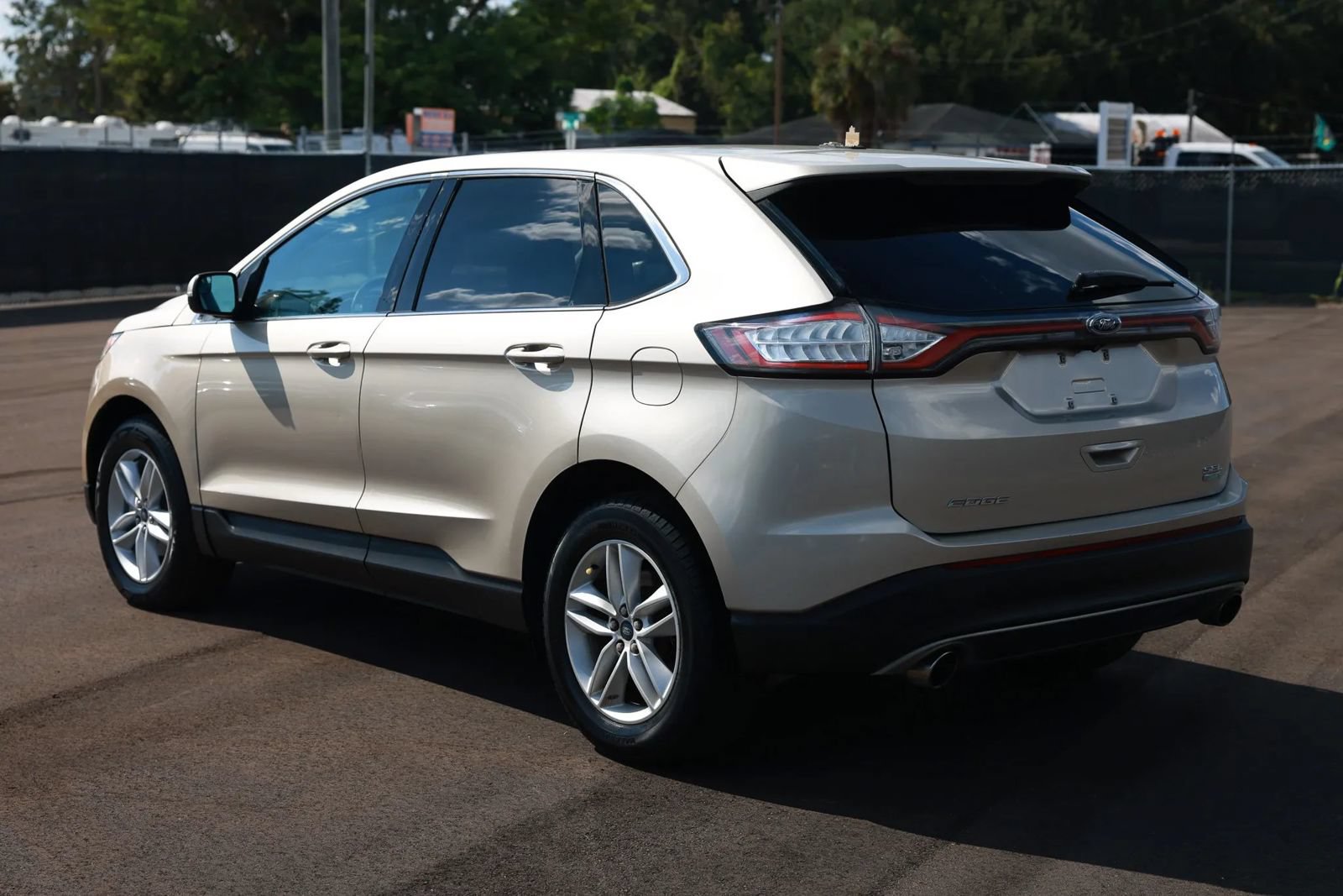 Used 2018 Ford Edge SEL w/ Equipment Group 201A FWD image 3