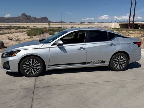 Used 2023 Nissan Altima 2.5 SV FWD image 5