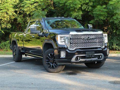 Used 2023 GMC Sierra 3500 Denali w/ Denali Black Diamond Edition AWD/4WD image 2