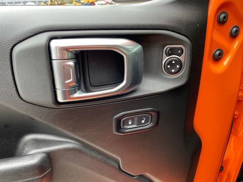 Used 2025 Jeep Gladiator Mojave AWD/4WD image 24