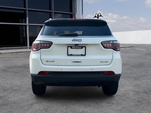 Used 2018 Jeep Compass Latitude w/ Popular Equipment Group AWD/4WD image 4