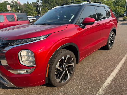 Used 2023 Mitsubishi Outlander SEL AWD/4WD image 3