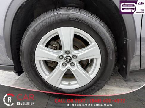 Used 2021 Toyota Highlander LE image 14