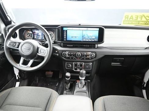 Used 2025 Jeep Wrangler Unlimited Sahara AWD/4WD image 43