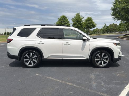Certified 2025 Honda Pilot Touring image 10