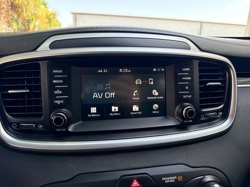 Used 2019 Kia Sorento L FWD image 28