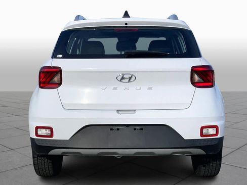 Used 2022 Hyundai Venue SEL image 4