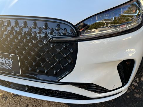 Used 2025 Lincoln Aviator Reserve w/ Equipment Group 201A image 6