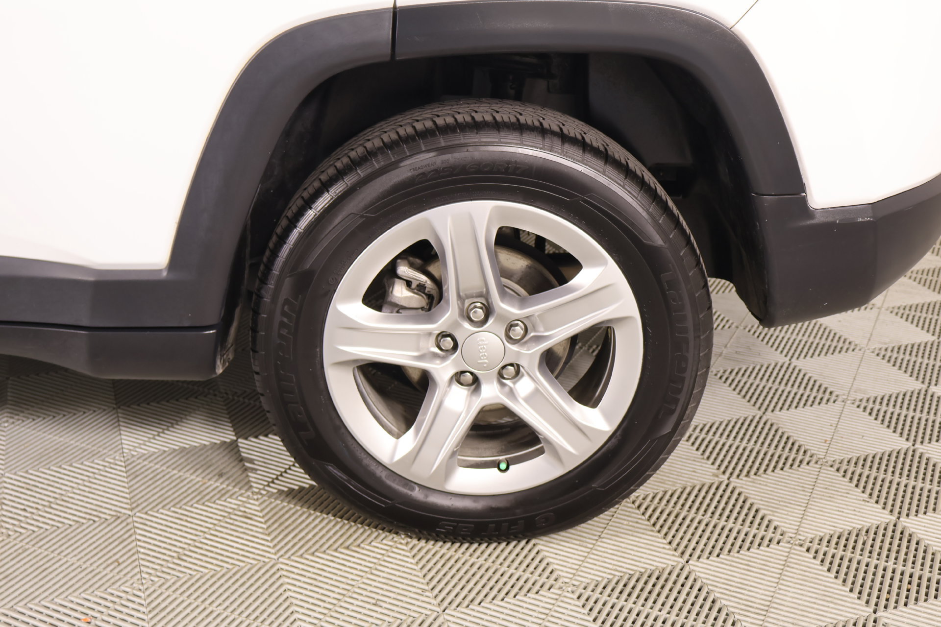 Used 2023 Jeep Compass Latitude AWD/4WD image 17