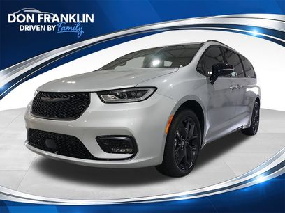 New 2026 Chrysler Pacifica Limited w/ S Appearance Package