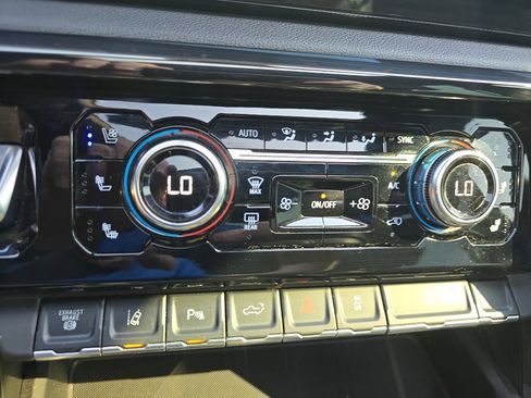 Used 2024 GMC Sierra 2500 AT4 w/ AT4 Premium Plus Package image 29