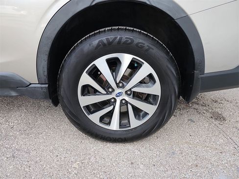 Used 2020 Subaru Outback Premium image 34