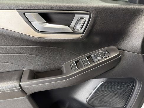 Used 2021 Ford Escape SE image 19