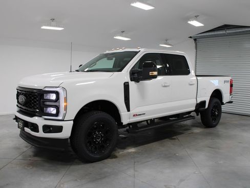 New 2026 Ford F250 Lariat w/ Black Appearance Package AWD/4WD image 3