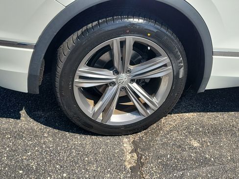Used 2019 Volkswagen Tiguan SEL R-Line FWD image 6