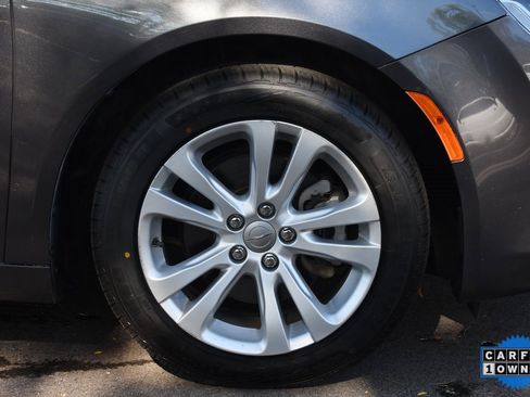 Used 2015 Chrysler 200 Limited w/ Convenience Group image 6