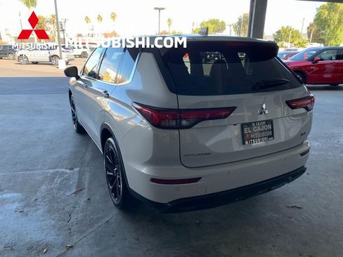 Used 2024 Mitsubishi Outlander SE Black Edition image 5