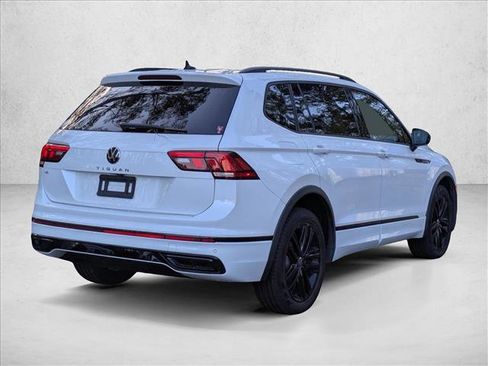 Used 2022 Volkswagen Tiguan SE R-Line image 2
