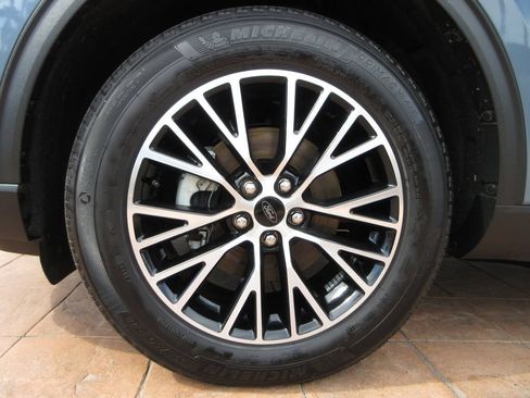 Certified 2025 Ford Escape SE FWD image 9