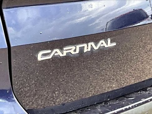 Used 2024 Kia Carnival LX FWD image 32