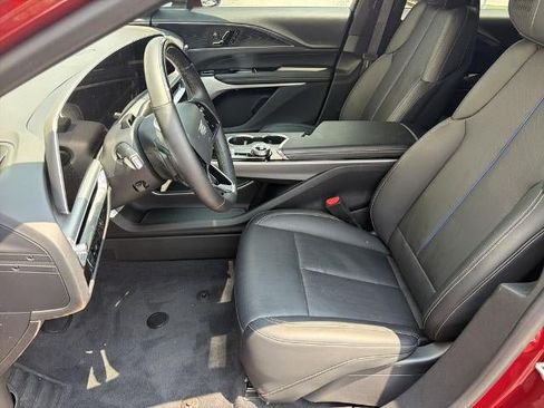 Certified 2024 Cadillac Lyriq Luxury RWD image 9