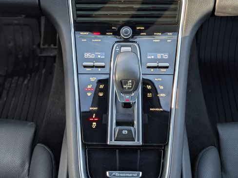 Used 2022 Porsche Panamera 4S image 35