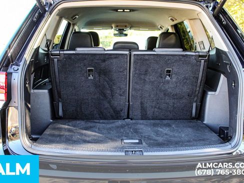 Used 2025 Volkswagen Atlas SE image 24