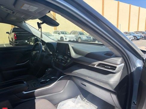 Used 2023 Toyota Highlander LE FWD image 15