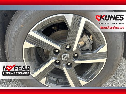 Used 2025 Nissan Sentra SV FWD image 8