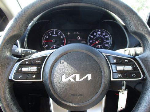 Used 2024 Kia Forte LXS w/ LXS Technology Package FWD image 10