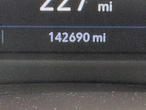 Used 2019 Cadillac XT4 Sport w/ Cold Weather Package FWD image 27