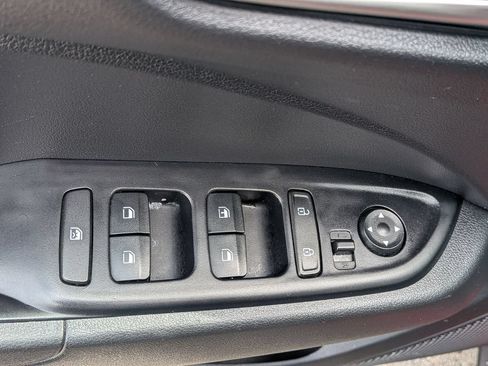 Certified 2024 Hyundai Venue SE FWD image 14
