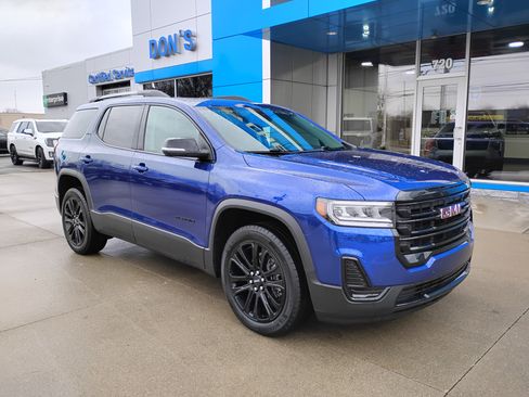 Used 2023 GMC Acadia SLE w/ Driver Convenience Package image 3