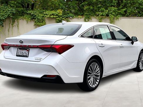 Certified 2022 Toyota Avalon Limited image 5