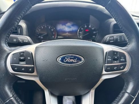 Used 2023 Ford Explorer XLT RWD image 9