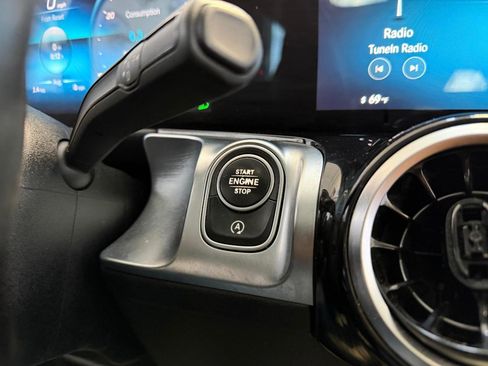 Used 2021 Mercedes-Benz GLB 250 4MATIC image 36