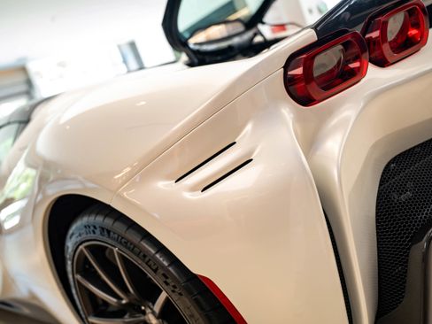 Used 2025 Ferrari SF90 Spider image 21