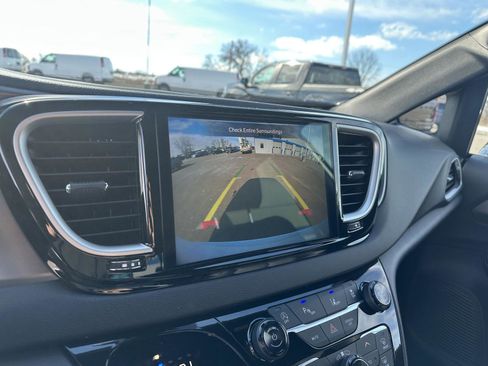 Used 2026 Chrysler Voyager LX image 30