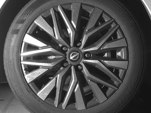 Used 2025 Nissan Altima 2.5 SV image 13