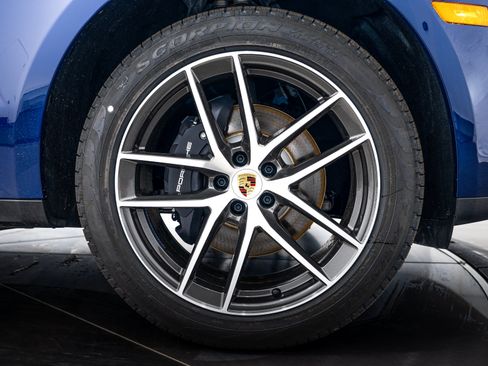 Certified 2026 Porsche Macan AWD/4WD image 11