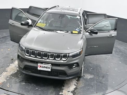 Used 2024 Jeep Compass Latitude image 58