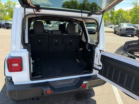 Certified 2025 Jeep Wrangler Unlimited Sahara AWD/4WD image 18